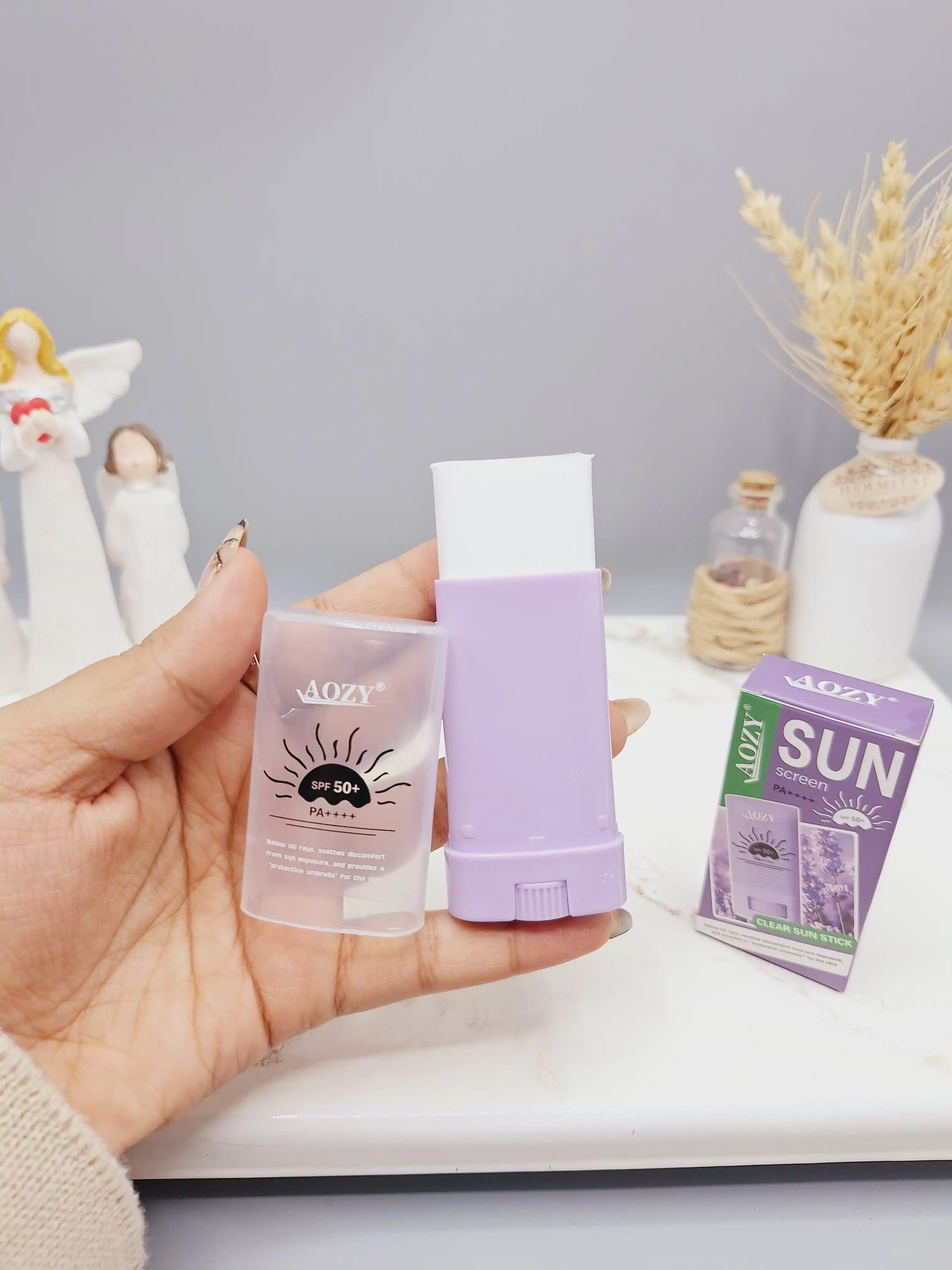 ضد آفتاب بی رنگ استیکی SPF 50 مناسب در برابر آفتاب با رایحه اسطوخودوس کد AB010
